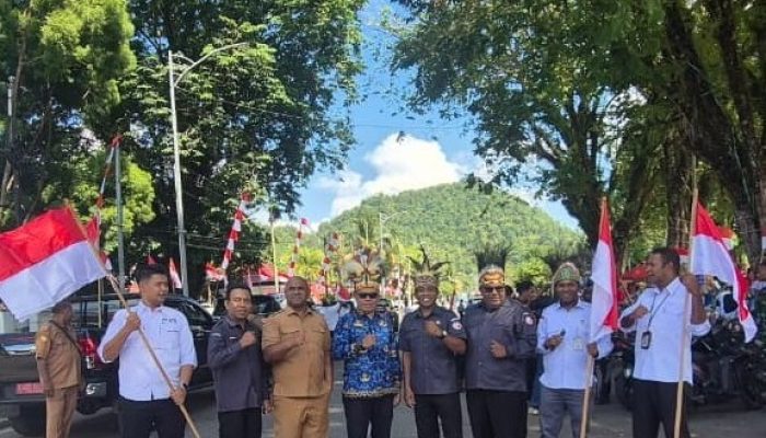 Bawaslu Yapen Turut mengikuti Rangkaian Kegiatan Pencanangan HUT RI Ke-81 Tahun di Kabupaten Kepulauan Yapen