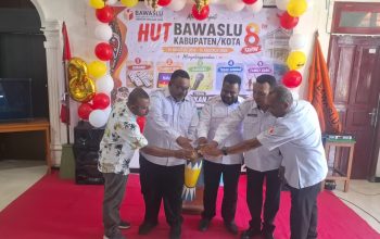 HUT Bawaslu ke-8 dan HUT RI ke-81, Bawaslu Yapen Perkuat Soliditas dan Semangat Mengawal Demokrasi