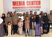 Perkuat Kepedulian Sosial, Bawaslu Yapen Gelar Jumat Sehati Bersama Yayasan Panti Asuhan Al-Fatih Famboaman